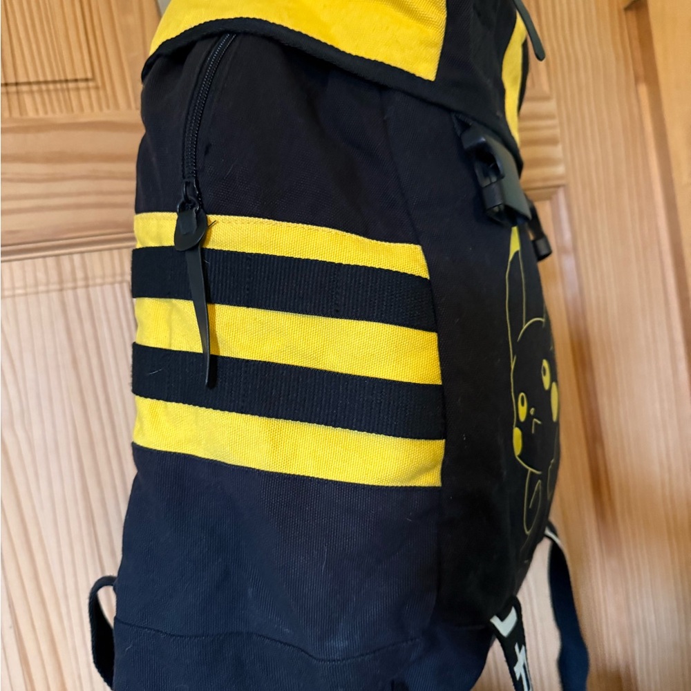 Pikachu Gamefreak Backpack - Picture 3 of 8
